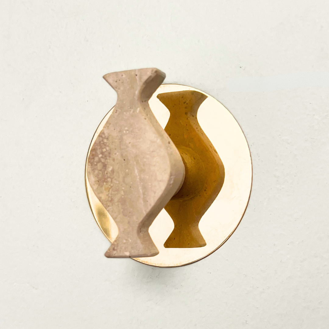 Perchero Alma Travertino + Bronce
