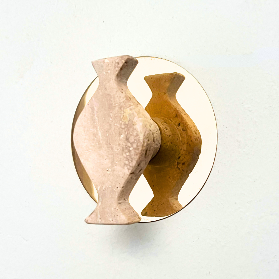 Perchero Alma Travertino + Bronce