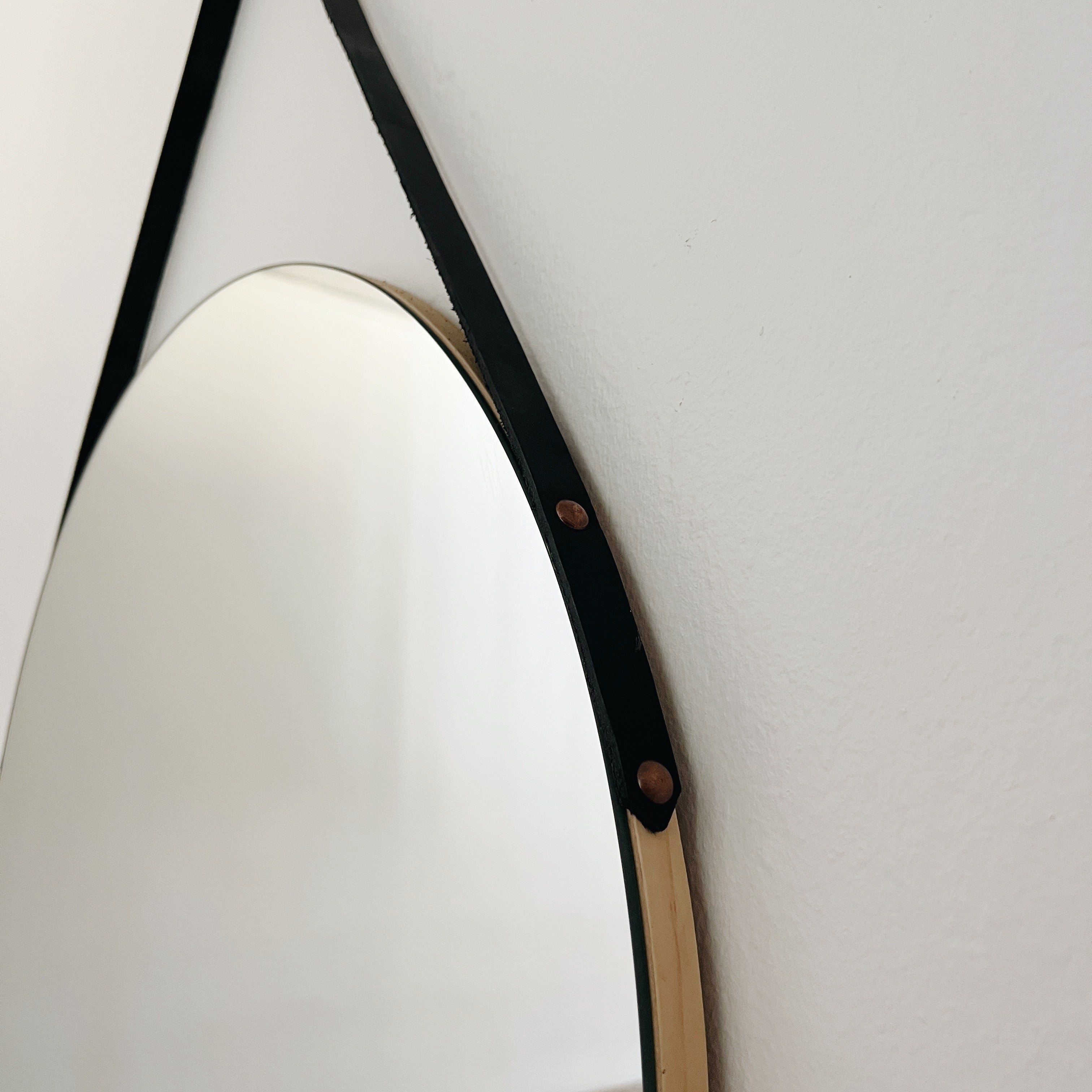Espejo Circular  | Correa de Cuero Negro