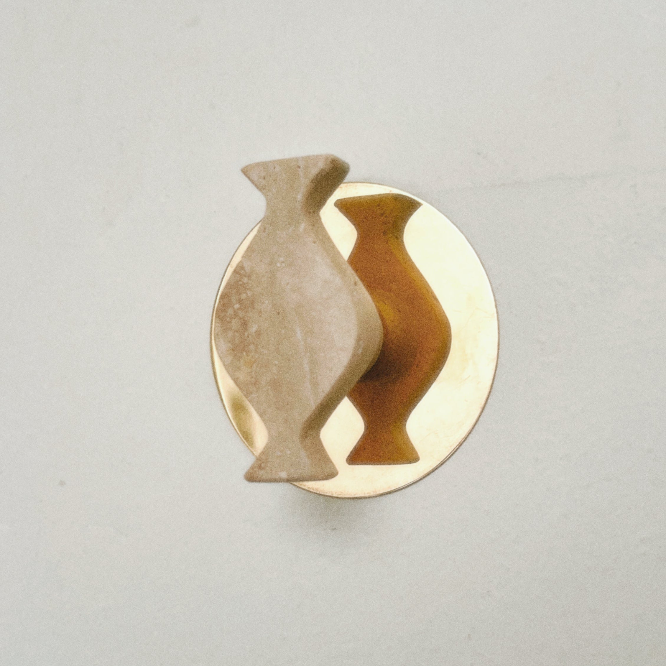 Perchero Alma + Bronce Travertino