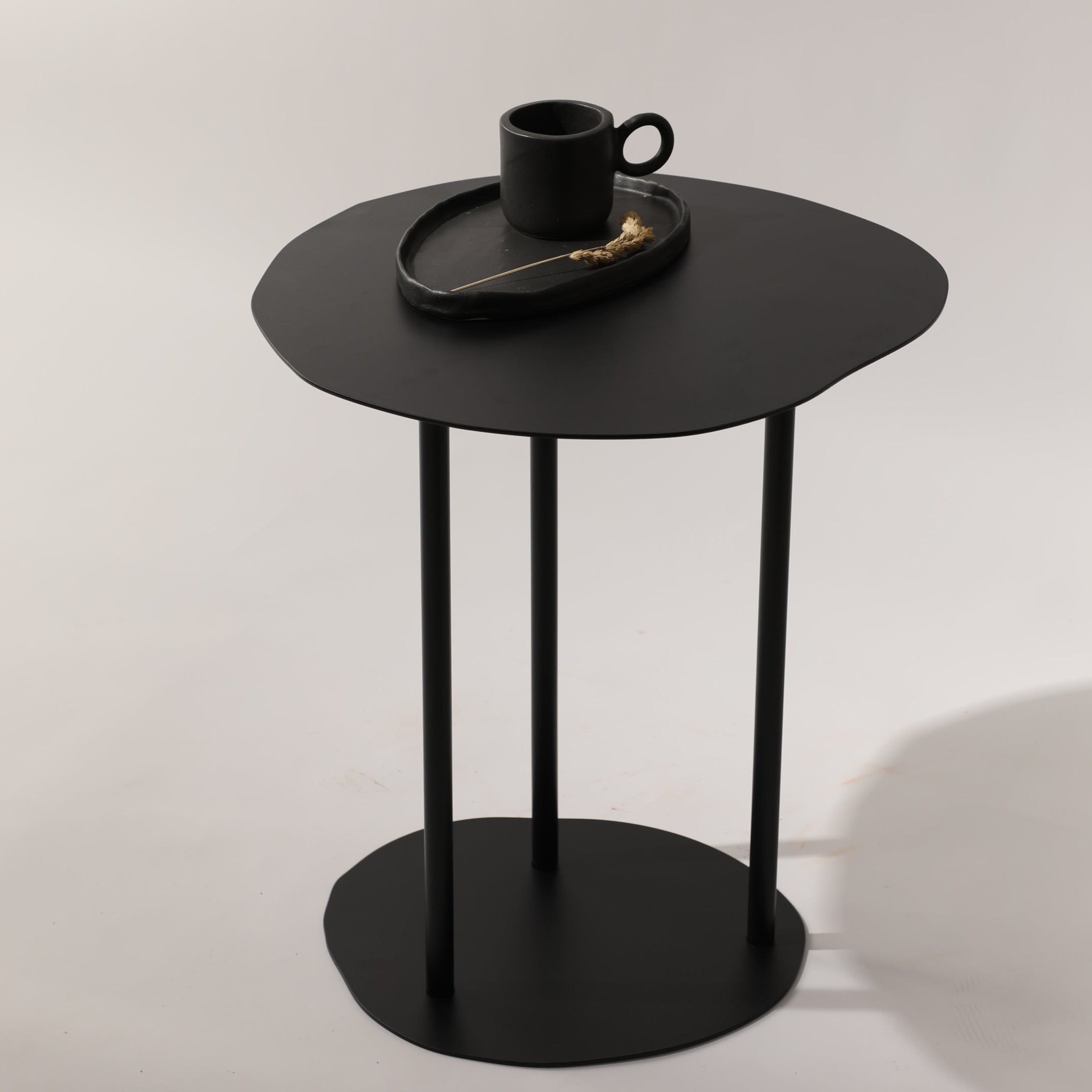 Mesa Auxiliar Ñ | Negro Pre Order